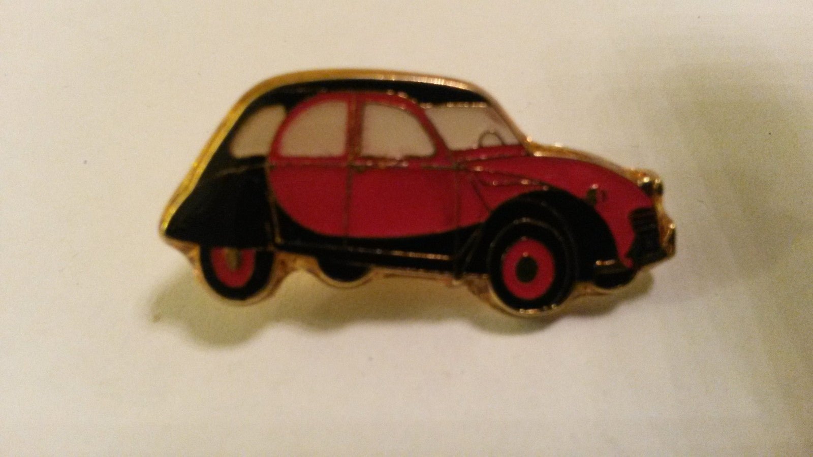 2CV Deux Chevaux Deudeuche CITROEN red and black side PIN