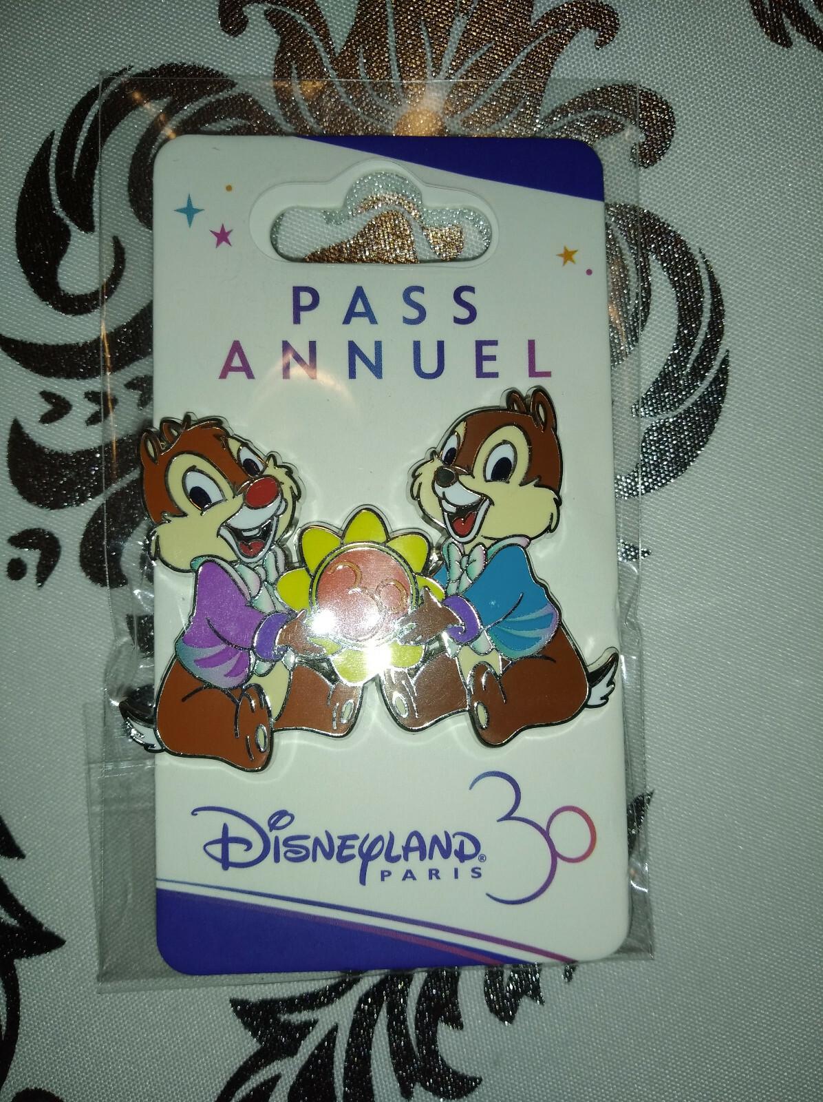 30th Pass Annuel Chip and Dale with flower Disney Land Paris Dlp 2022 Pin