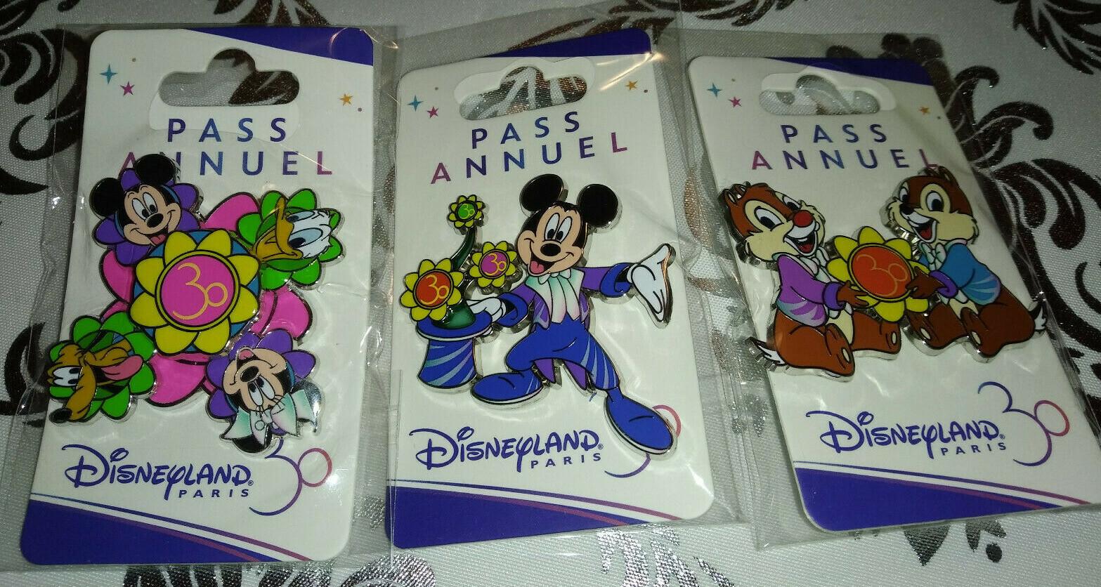 30th Pass Annuel Chip and Dale with flower Disney Land Paris Dlp 2022 Pin