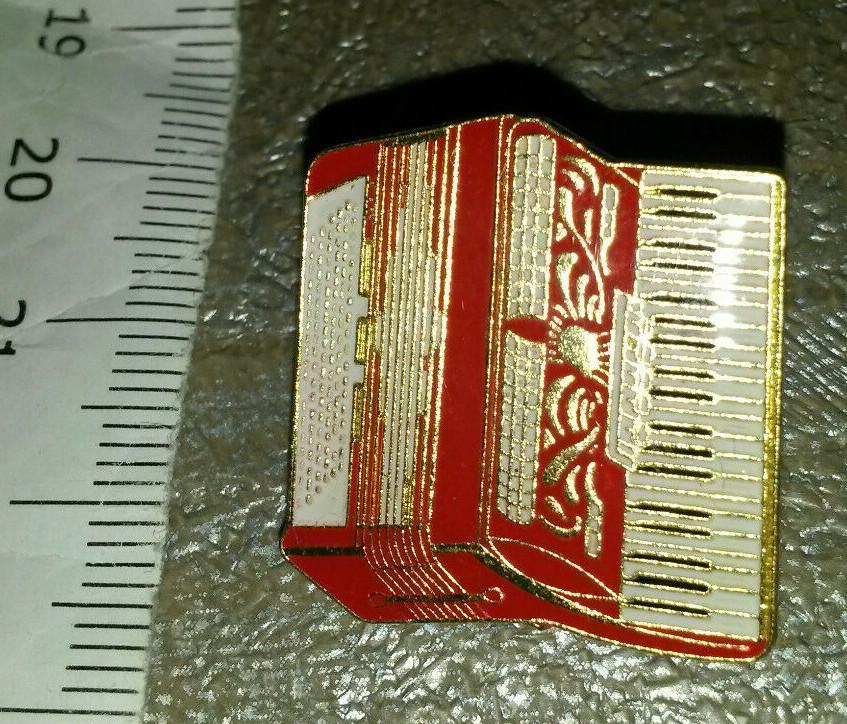 Accordion closed version Pin