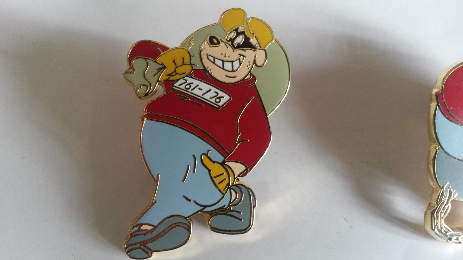 Beagle Boy with money bag Disney Paris Cast Lanyard Series 5 Dlrp Dlp LE pin