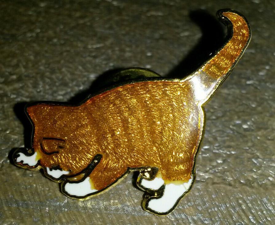 Cat looking down with tail up Ginger colour Pin