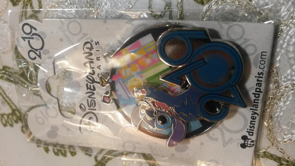 Chip and Dale celebrating 2019 Disney Paris Dlrp Dlp 2019 New January Dangle pin