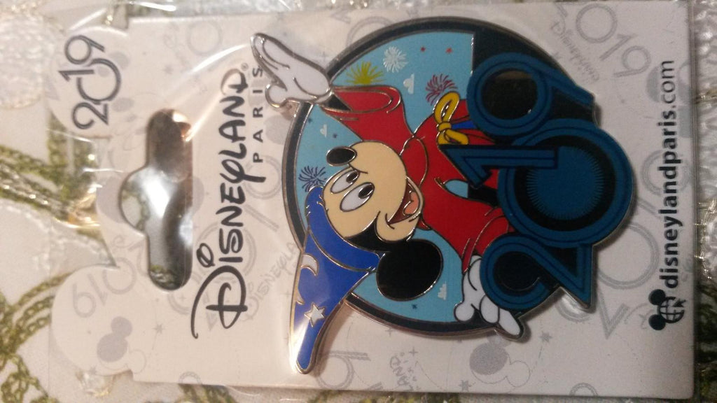 Chip and Dale celebrating 2019 Disney Paris Dlrp Dlp 2019 New January Dangle pin