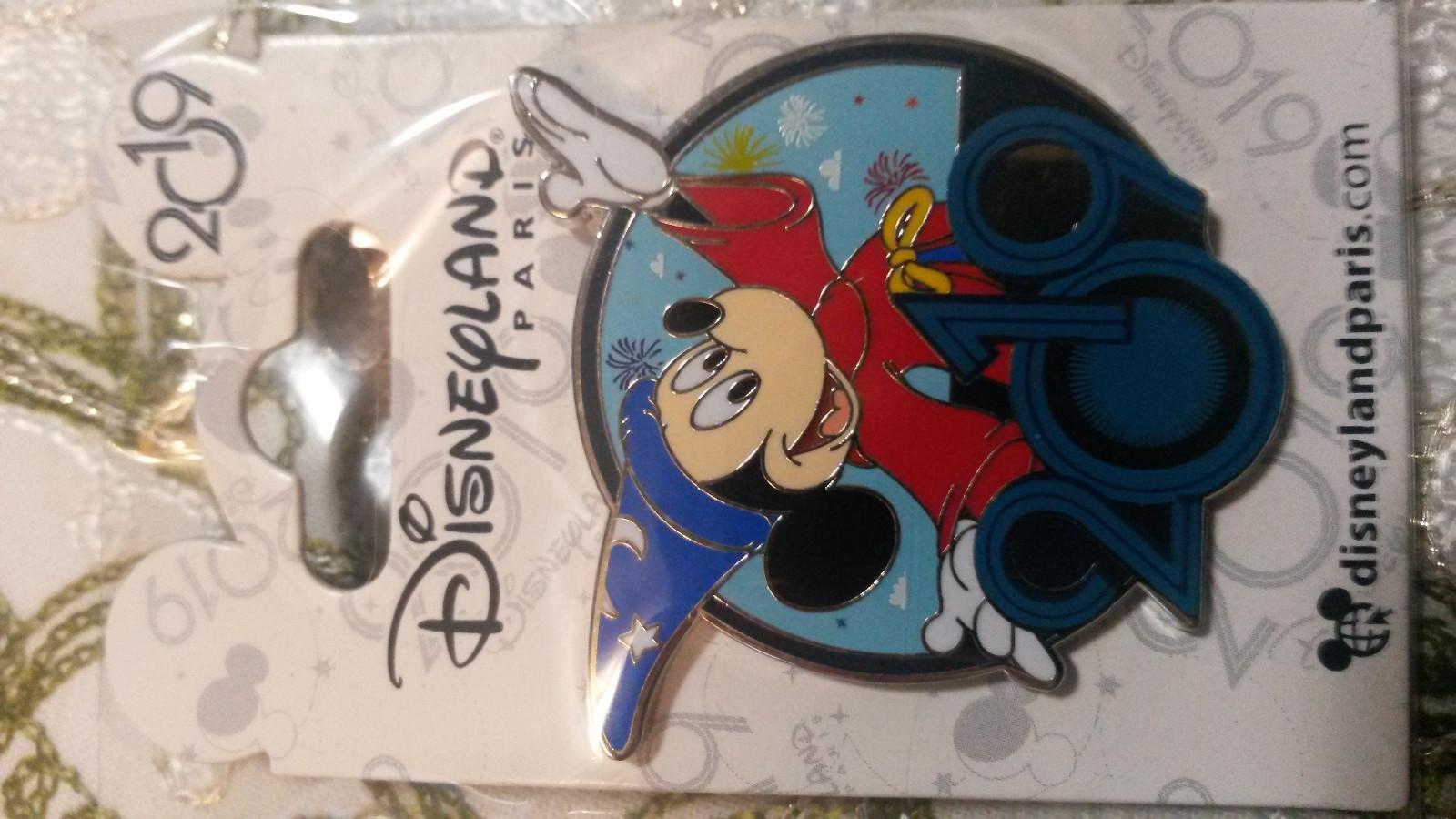 Chip and Dale celebrating 2019 Disney Paris Dlrp Dlp 2019 New January Dangle pin