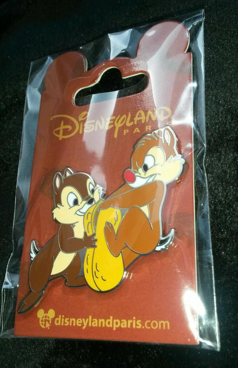 Chip and Dale Crushing Peanut Disney Land Paris Dlrp Dlp 12/02/ 2021 Pin