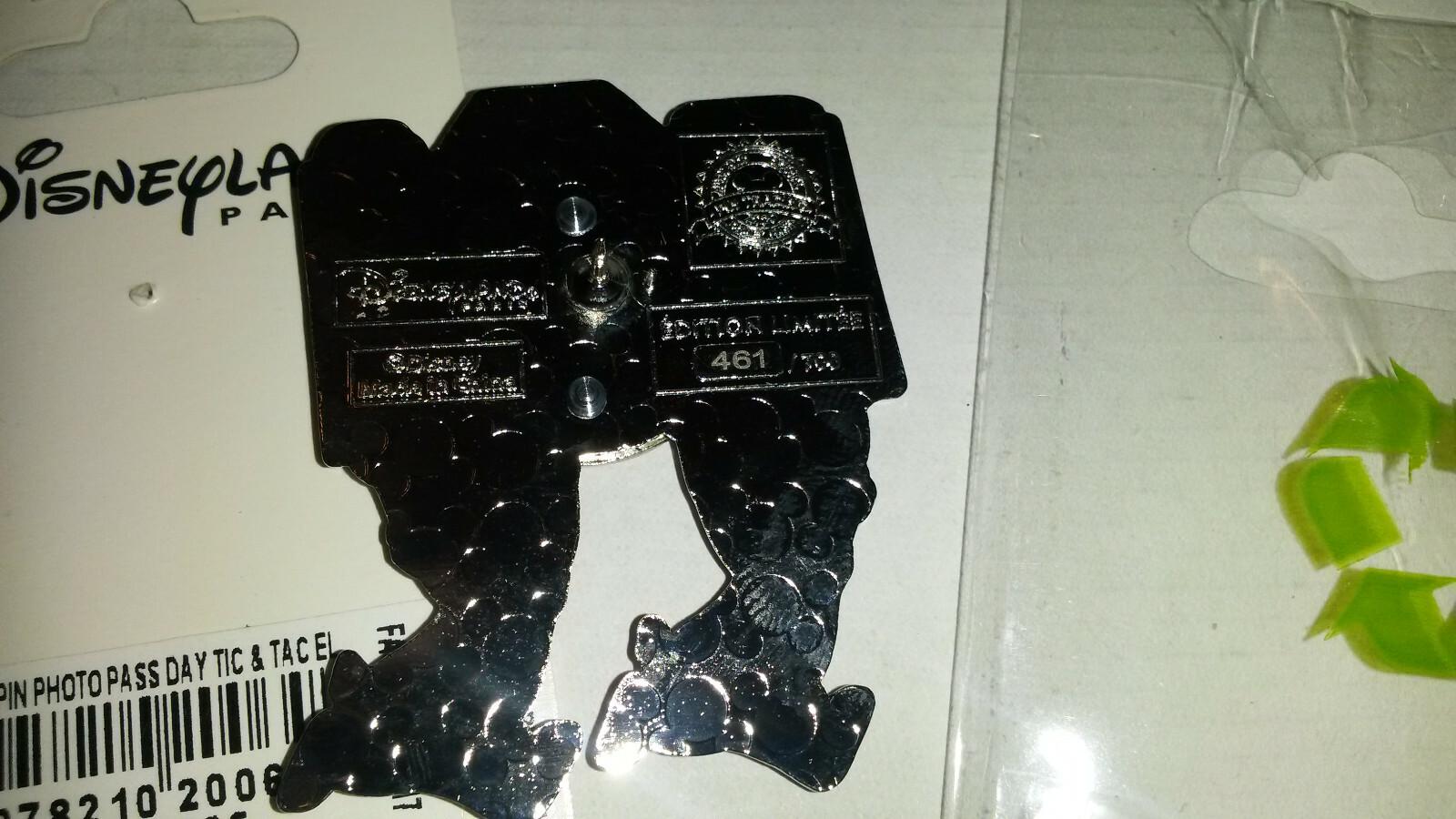 Chip and Dale Holding Camera Photopass Disney Paris Dlrp Dlp LE 700 2021 Pin