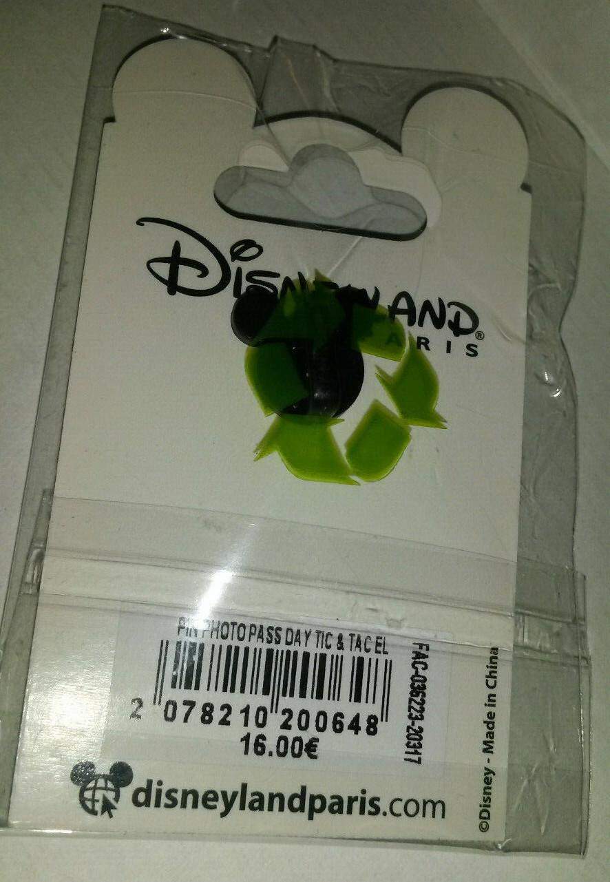 Chip and Dale Holding Camera Photopass Disney Paris Dlrp Dlp LE 700 2021 Pin
