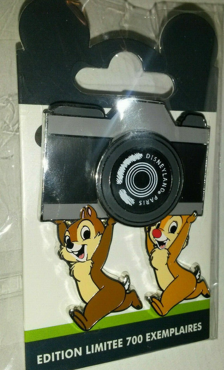 Chip and Dale Holding Camera Photopass Disney Paris Dlrp Dlp LE 700 2021 Pin