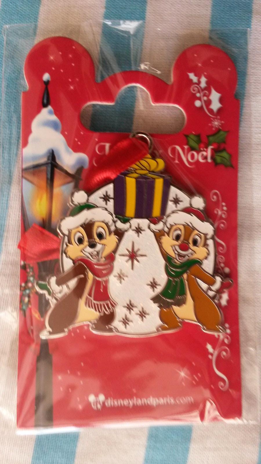 Chip and Dale w present Xmas ornament Disney Paris Dlrp Dlp 2017 glitter Pin