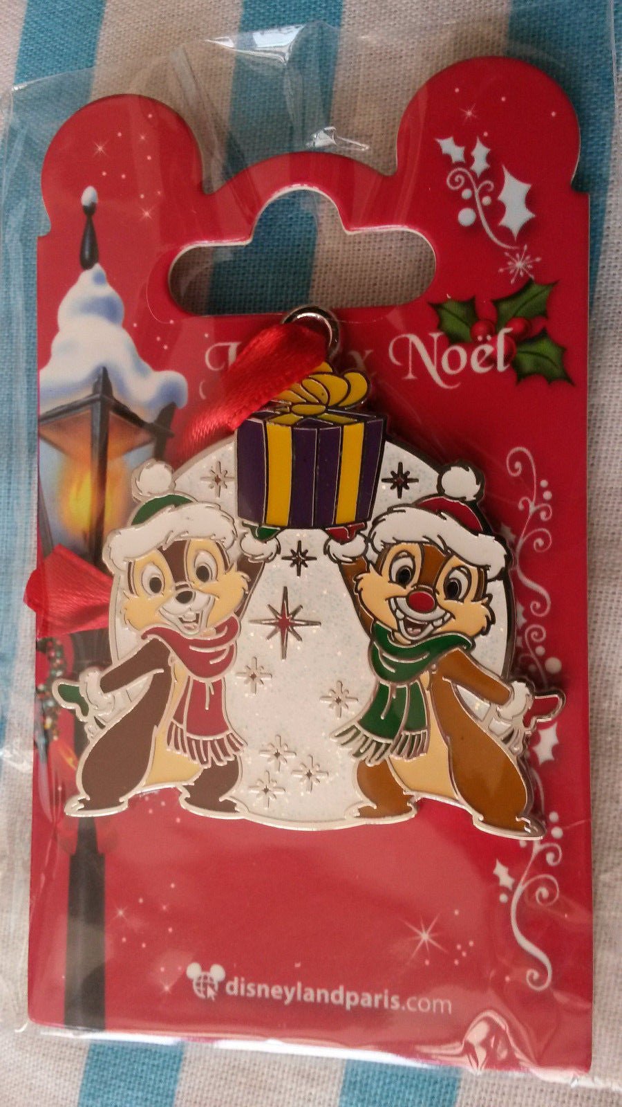 Chip and Dale w present Xmas ornament Disney Paris Dlrp Dlp 2017 glitter Pin