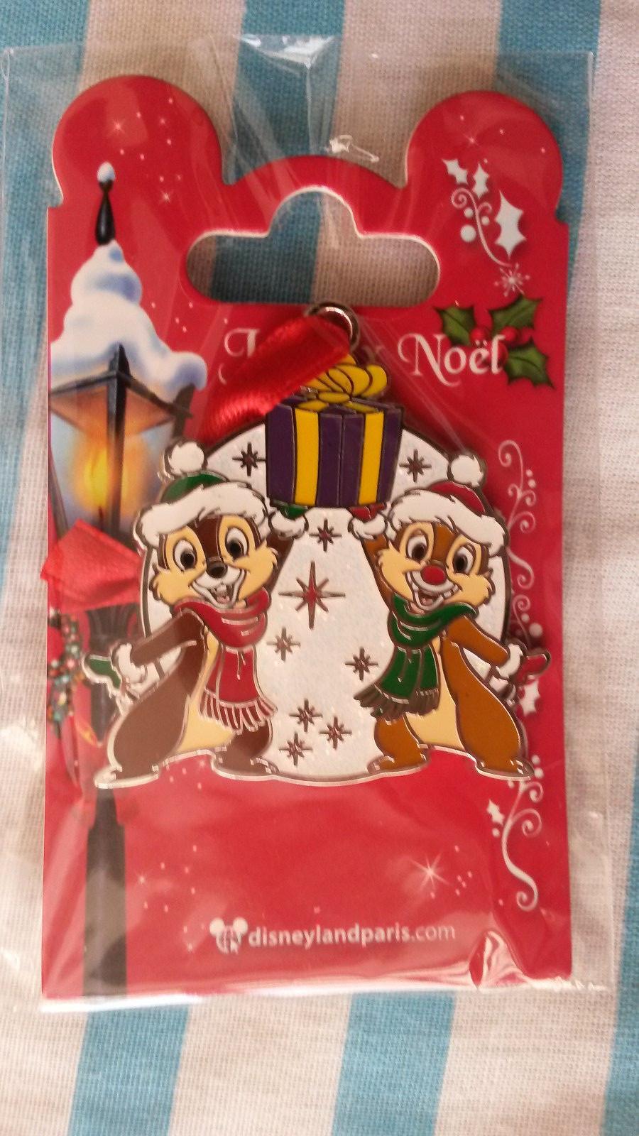 Chip and Dale w present Xmas ornament Disney Paris Dlrp Dlp 2017 glitter Pin