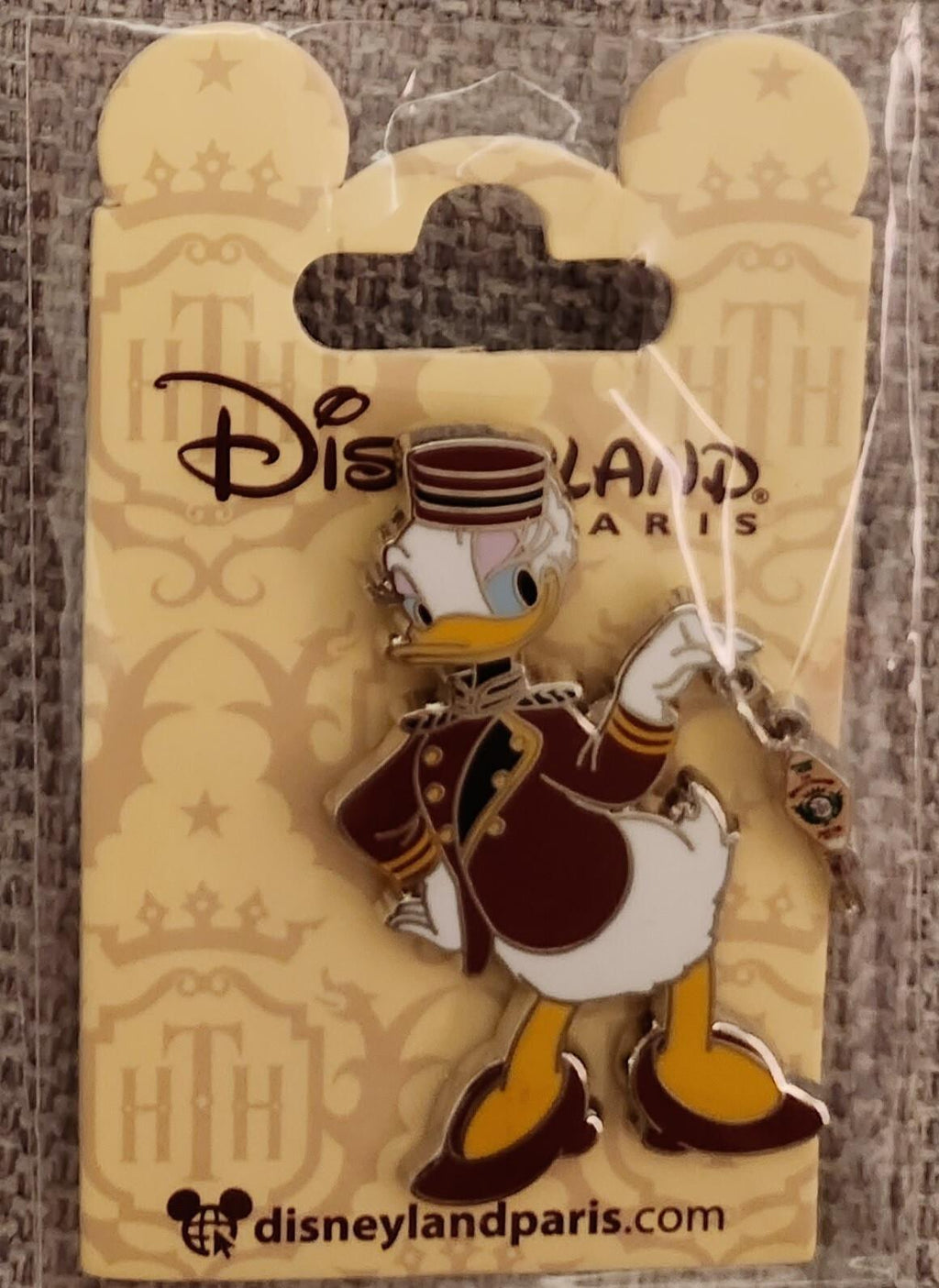 Daisy Hollywood Tower Hotel Series Disney Land Paris Dlrp Dlp 2022 dangle pin