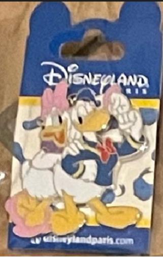 Daisy hugging Donald Disney Land Paris Dlp July 2022 Pin