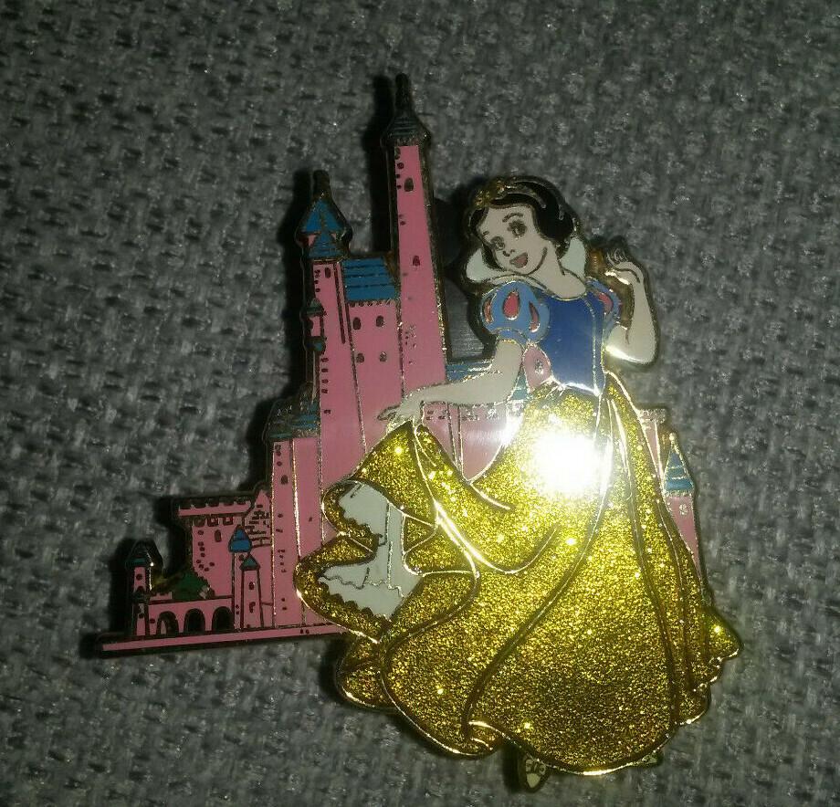 Disney Store Europe DS Princess with Castle - Snow White 2009 Glitter Pin