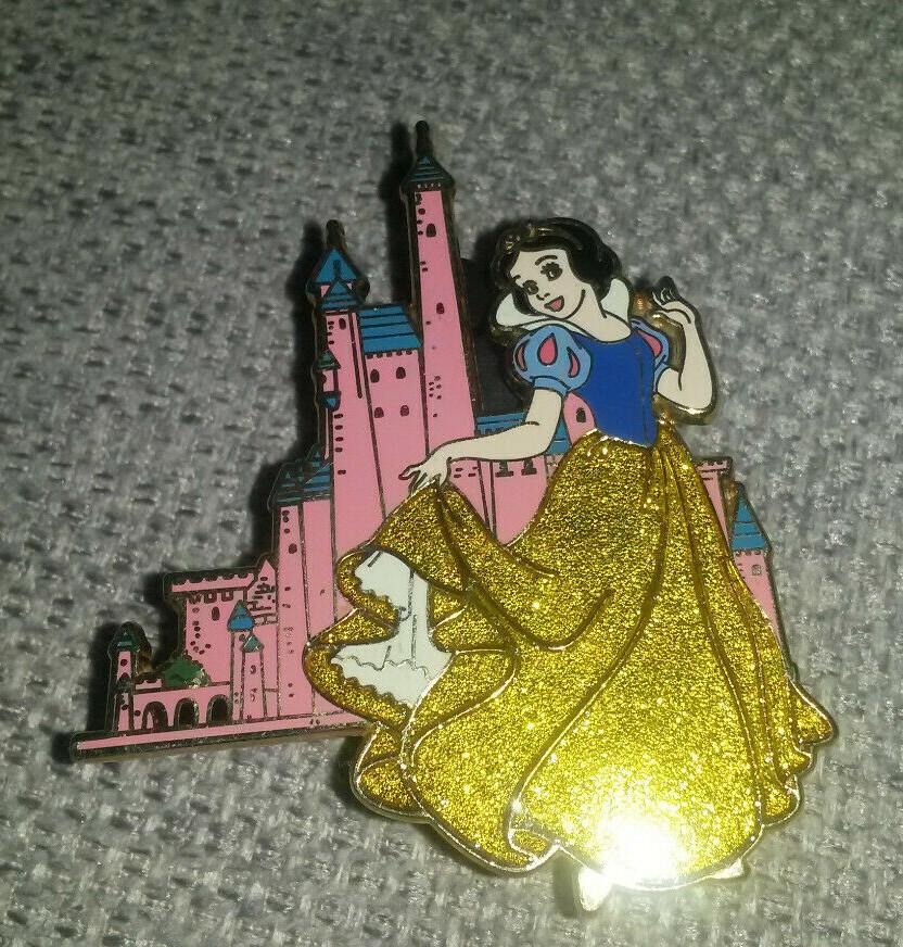 Disney Store Europe DS Princess with Castle - Snow White 2009 Glitter Pin