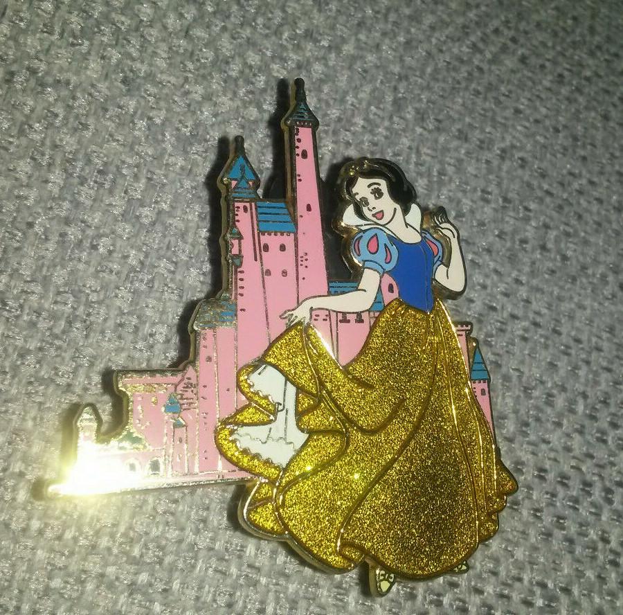Disney Store Europe DS Princess with Castle - Snow White 2009 Glitter Pin
