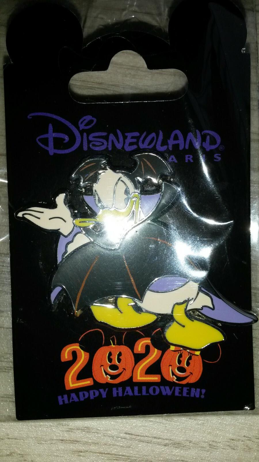 Donald as Dracula with cape Halloween Disney Paris Dlrp Dlp 2020 Pins