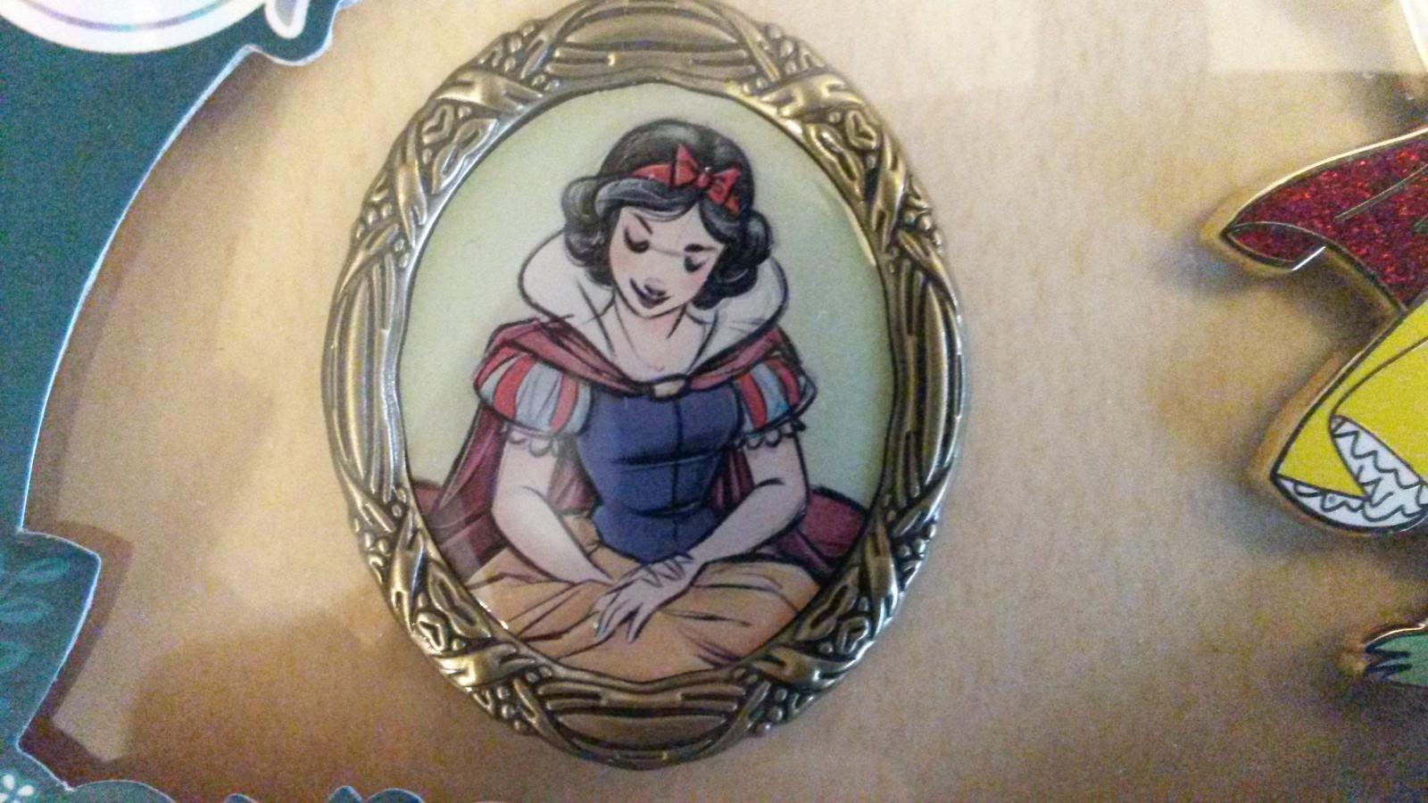DS - Art of Snow White Boxed Set LE Disney 2017 Pin Limited edition of 1150 3 pins set