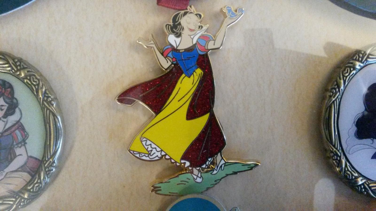 DS - Art of Snow White Boxed Set LE Disney 2017 Pin Limited edition of 1150 3 pins set