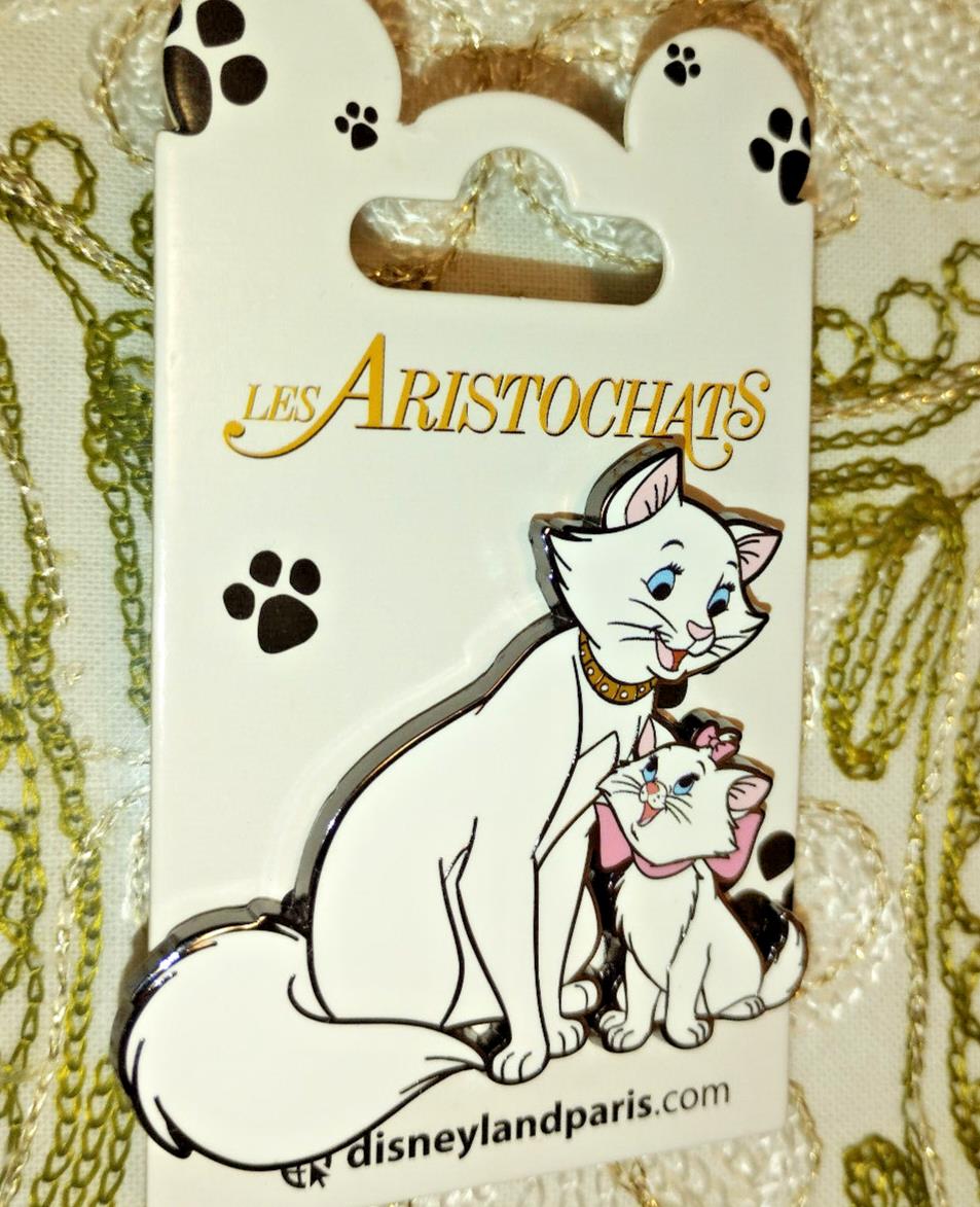 Duchess & Marie Smiling at each other Aristocats Disney Land Paris Dlp 2024 Pin