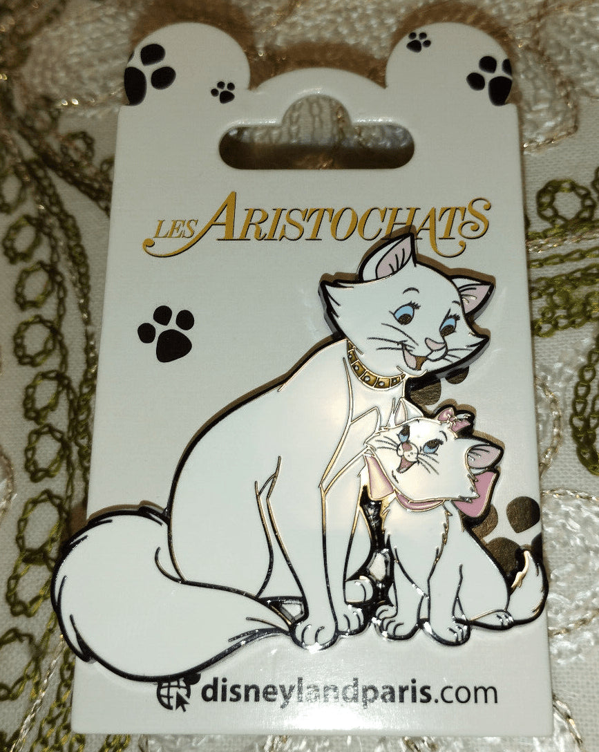 Duchess & Marie Smiling at each other Aristocats Disney Land Paris Dlp 2024 Pin