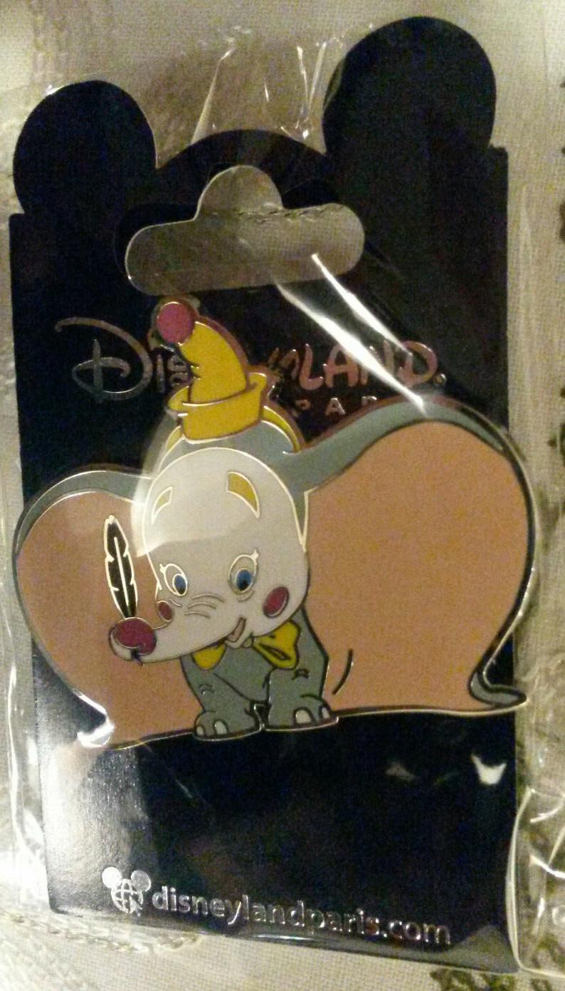 Dumbo Circus holding feather Disney Land Paris Dlrp Dlp 2019 pin sold out
