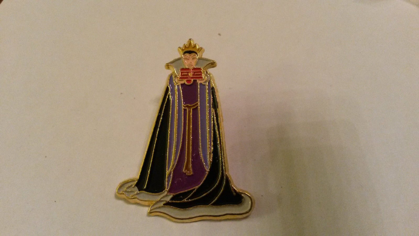 Evil Queen (Snow White and the Seven Dwarfs) holding box European Disney Pin