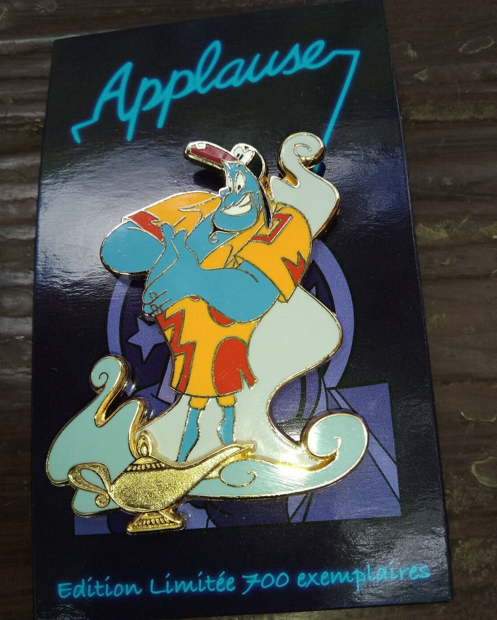 Genie Tourist Applause w magic Lamp Disney Land Paris LE 700 Dlp 2022 Pin