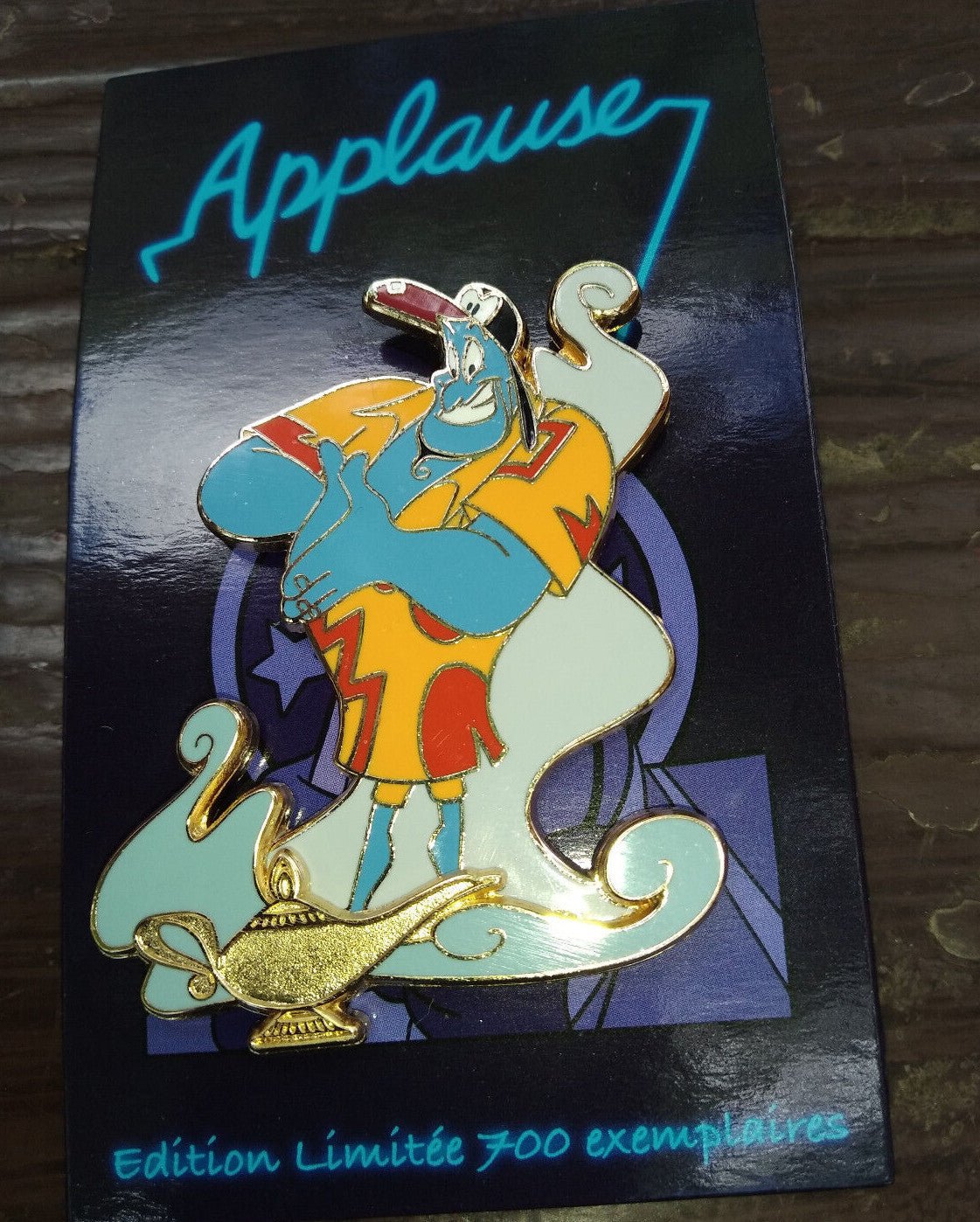Genie Tourist Applause w magic Lamp Disney Land Paris LE 700 Dlp 2022 Pin