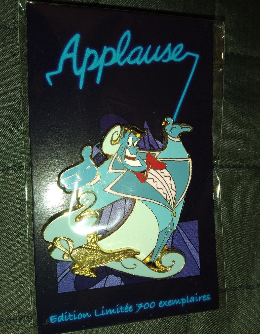 Genie TV Presenter w magic Lamp Disney Land Paris LE 700 Dlp 2022 Pin