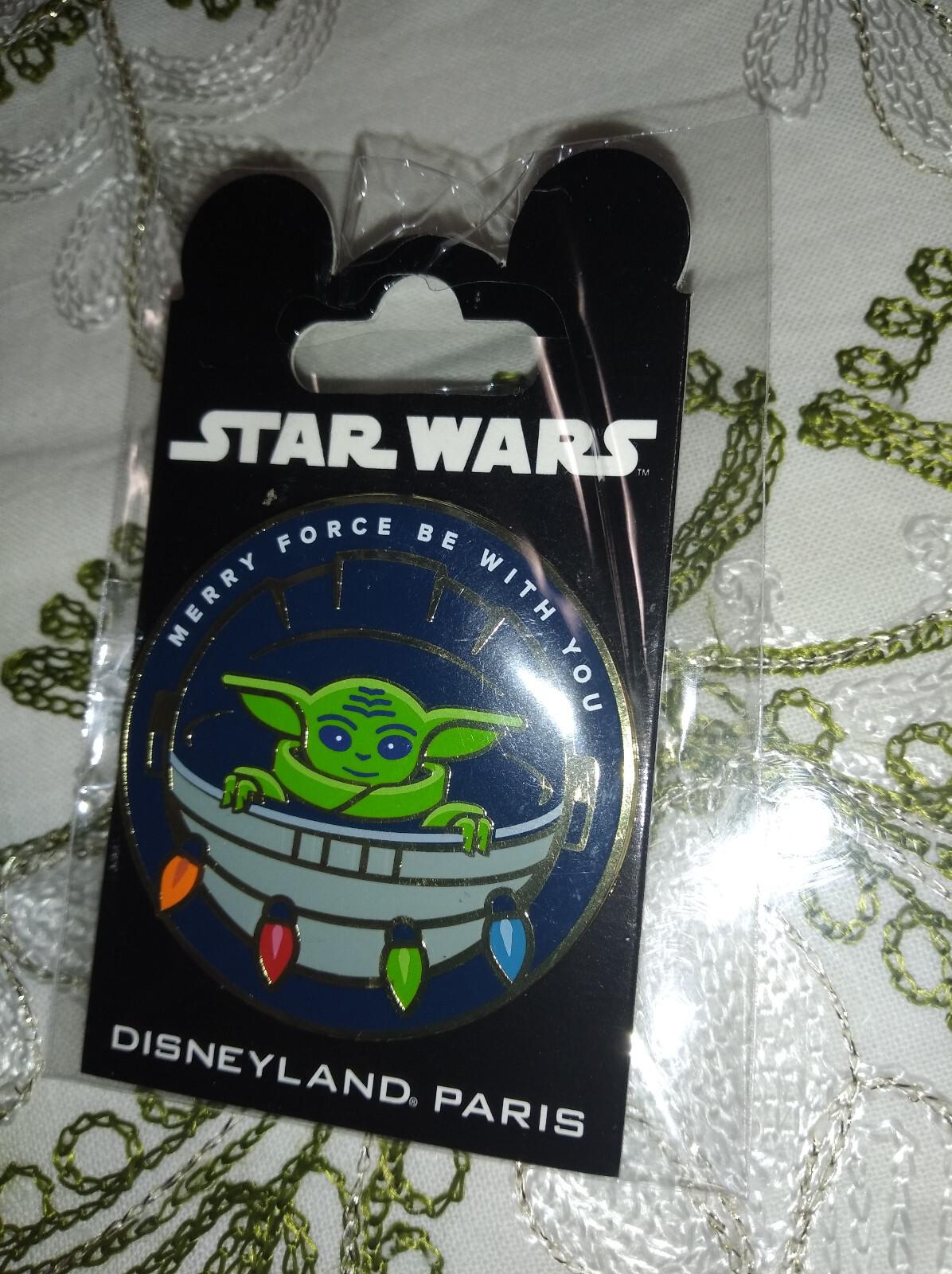 Grogu baby Yoda Merry Force be with you Christmas Disney Paris DLP 2022 2 Pins