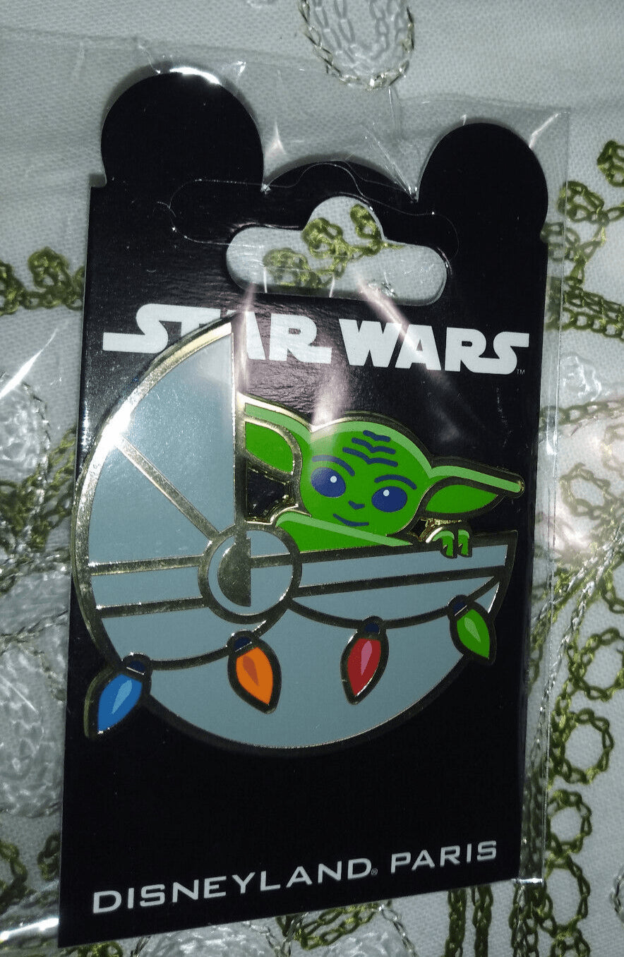 Grogu baby Yoda Merry Force be with you Christmas Disney Paris DLP 2022 2 Pins