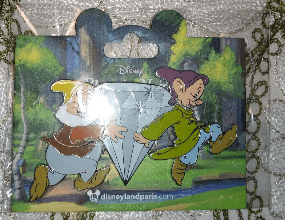 Happy Dopey holding giant Diamond Disney Land Paris Dlp January 2023 Jumbo Pin