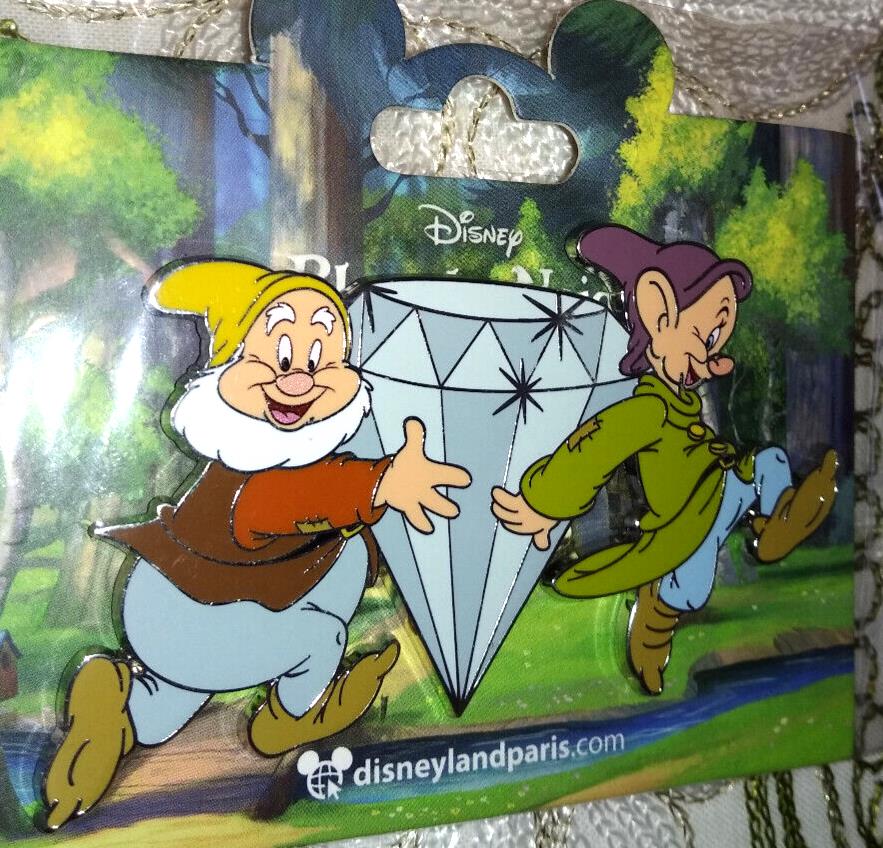 Happy Dopey holding giant Diamond Disney Land Paris Dlp January 2023 Jumbo Pin