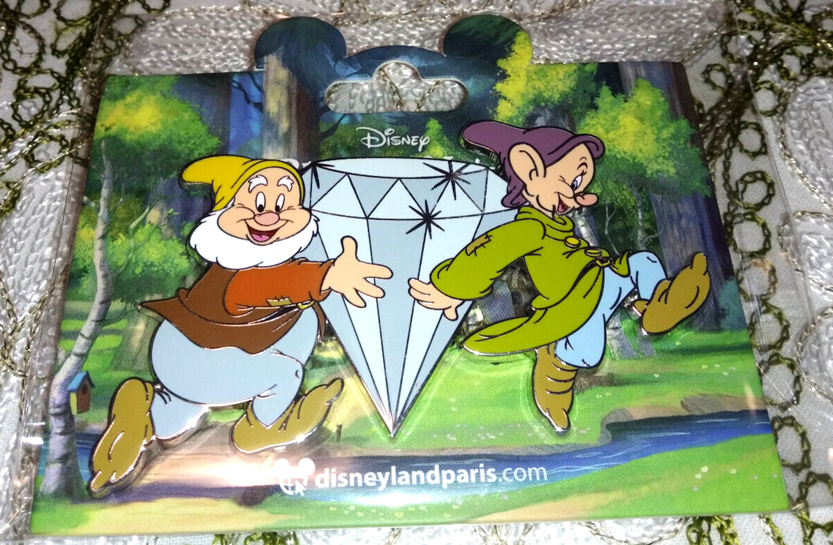 Happy Dopey holding giant Diamond Disney Land Paris Dlp January 2023 Jumbo Pin