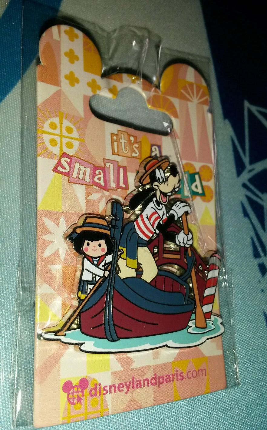 It's a Small World Attraction Series Goofy Disney Paris Dlrp Dlp 2021 Pin