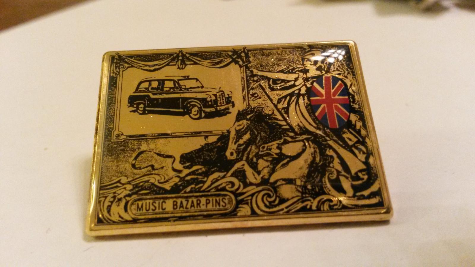 LONDON TAXI cab in classic painting with Union Jack British flag 2 PIN PIN'S