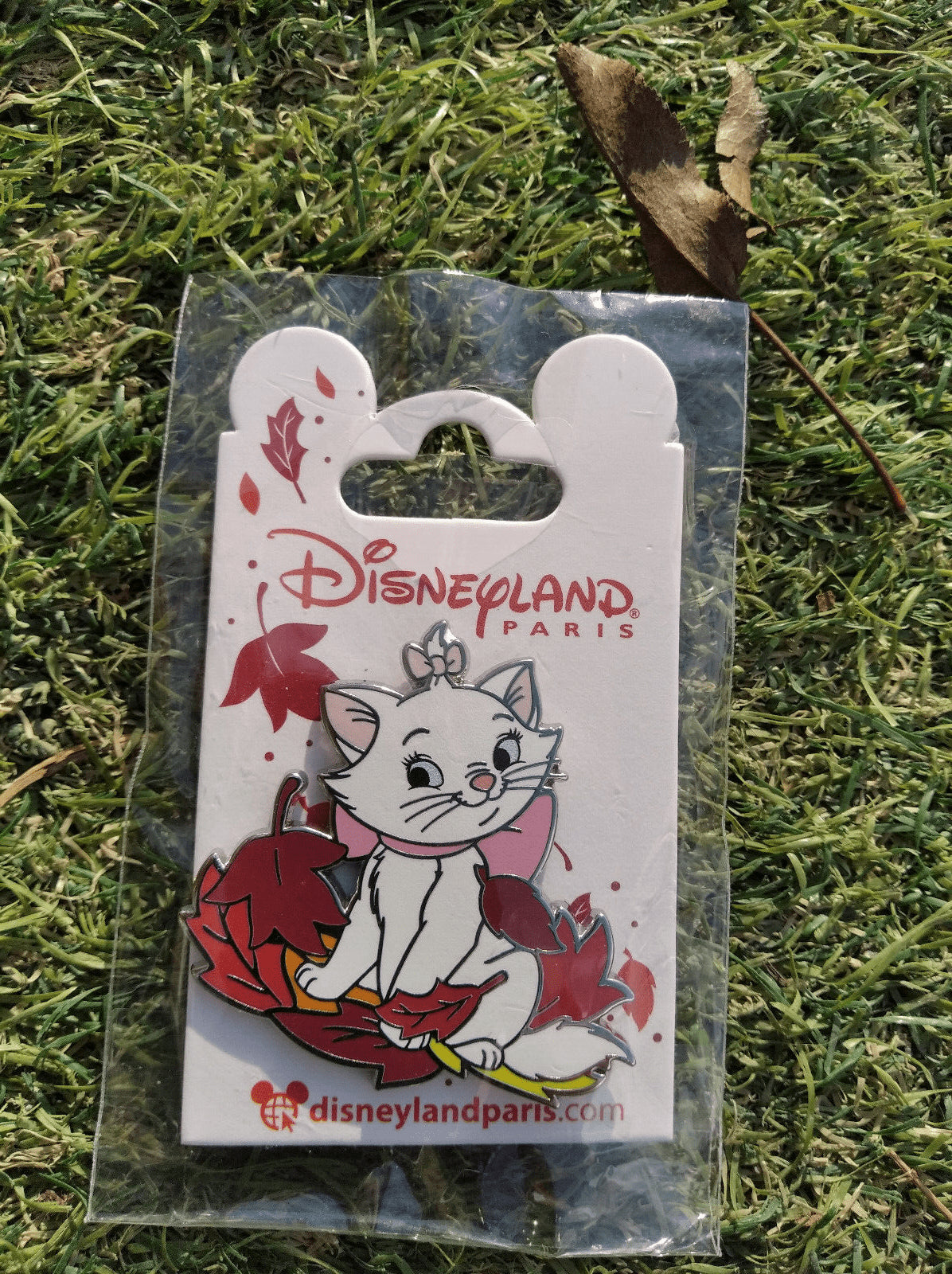 Marie Aristocats Winter Leaves Leaf Series Disney Land Paris DLP Nov 2022 Pin