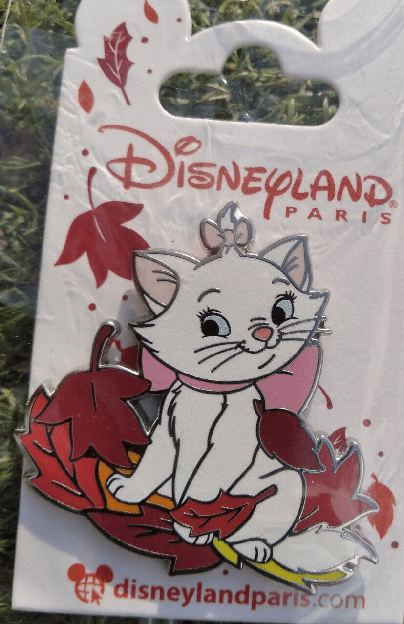 Marie Aristocats Winter Leaves Leaf Series Disney Land Paris DLP Nov 2022 Pin