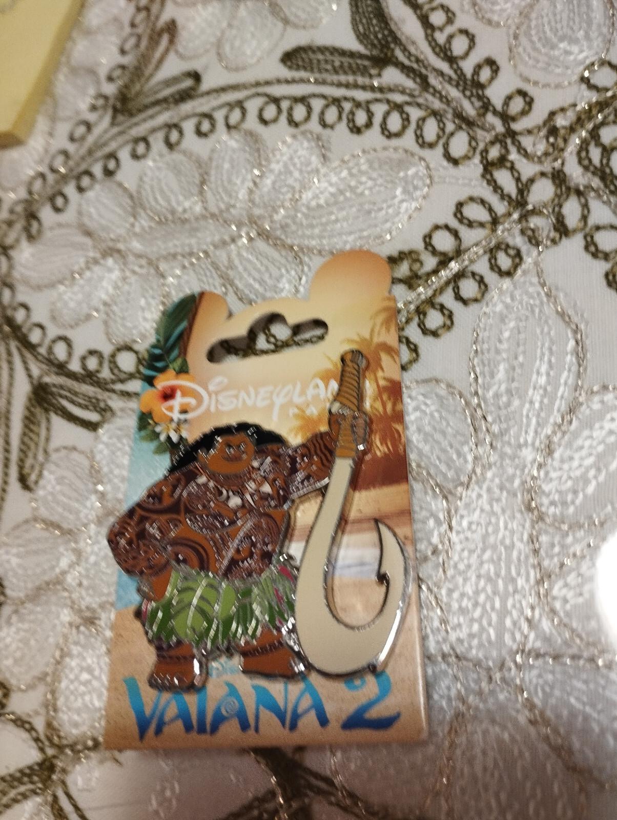 Maui Holding Magic Hook Moana 2 Vaiana Disney Land Paris Dlrp Dlp Nov 2024 Pin