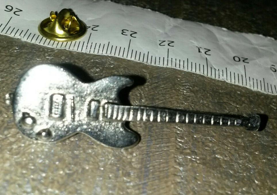 Metal (Bass ?) Guitar colour Pin