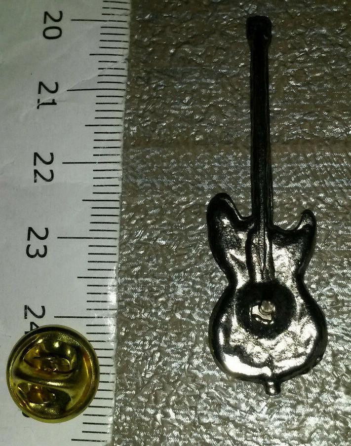Metal (Bass ?) Guitar colour Pin