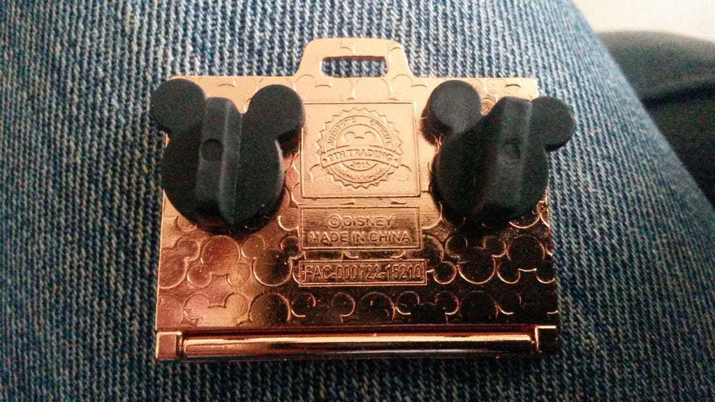 Mickey around the world Hinged suitcase open Disney Land Paris Dlrp Dlp 2015 Pin