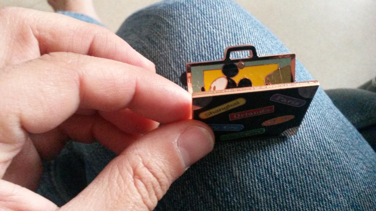 Mickey around the world Hinged suitcase open Disney Land Paris Dlrp Dlp 2015 Pin