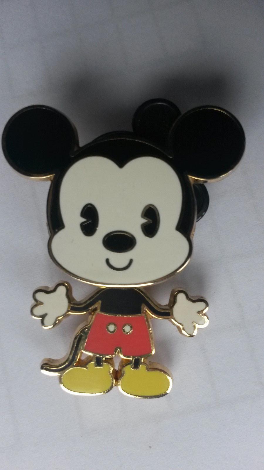 Mickey Bobble Head on spring Cuties Collection Disney L Paris Dlrp Dlp 2005 pin
