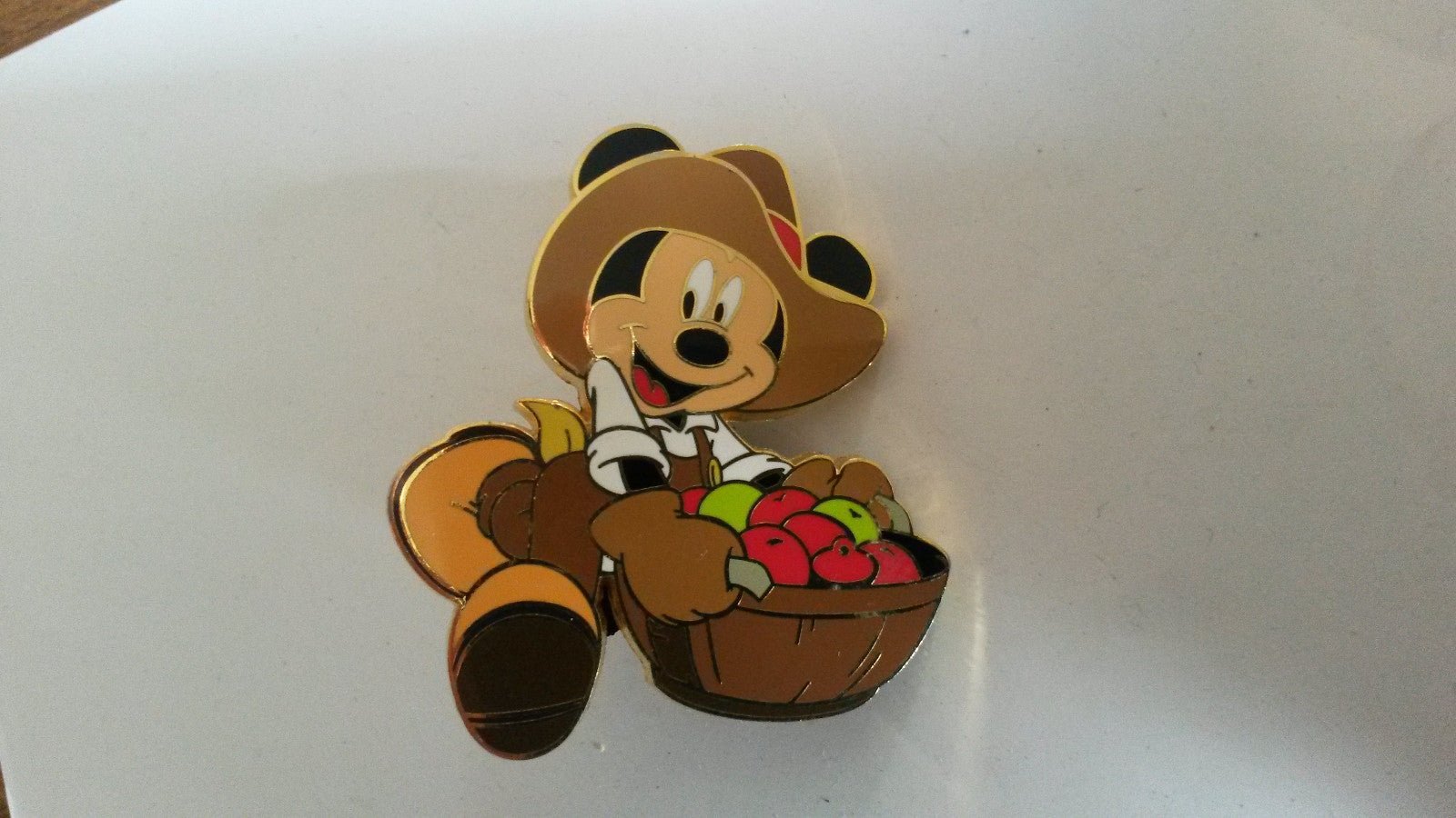 Mickey Farmer Disney Land Paris Cast Lanyard Series 4 Dlrp Dlp 2009 pin
