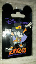 Mickey High Hat and Cape Frightening Halloween Disney Paris Dlrp Dlp 2020 Pin