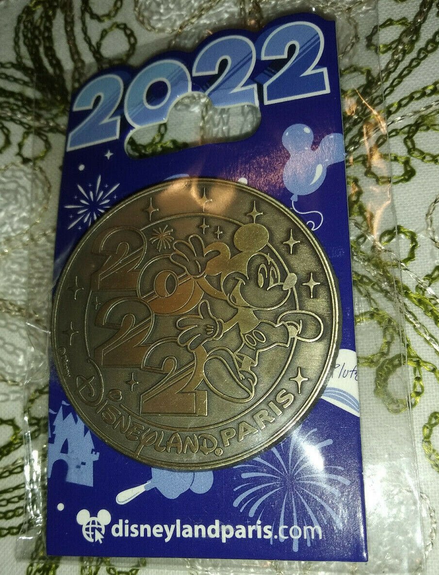 Mickey Medallion 30th Anniversary Disney Paris Dlrp Dlp January 2022 pin
