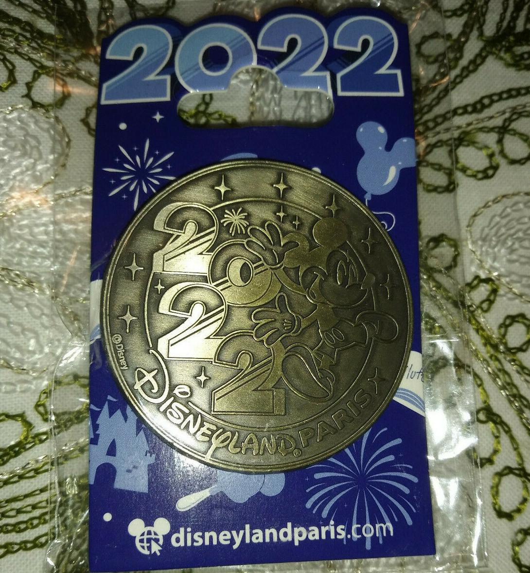 Mickey Medallion 30th Anniversary Disney Paris Dlrp Dlp January 2022 pin